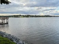 “The View” Lake Front Cottage w/Hot tub 클라인스 호텔