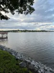 “The View” Lake Front Cottage w/Hot tub