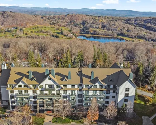 New Renovated 3BR/4BTH Condo Sleeps 10 Gym Heated Pool Walk to Stratton Mtn Hotels in Winhall
