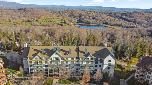 New Renovated 3BR/4BTH Condo Sleeps 10 Gym Heated Pool Walk to Stratton Mtn