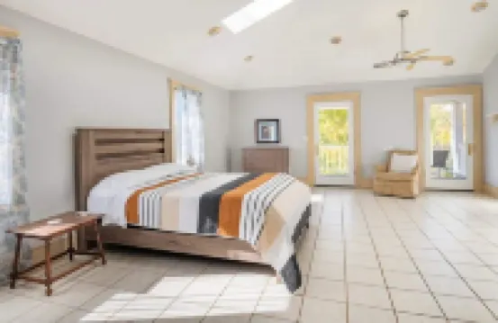 Spacious 4BR home; 5 min walk to downtown Milford!