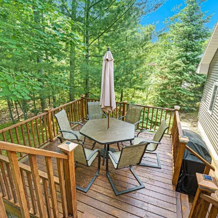 Glen Arbor Getaway • Brand New Air Conditioning! • Dog Friendly!