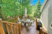 Glen Arbor Getaway • Brand New Air Conditioning! • Dog Friendly!