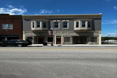 The Secretariat; A Cozy two bedroom Downtown loft apartment