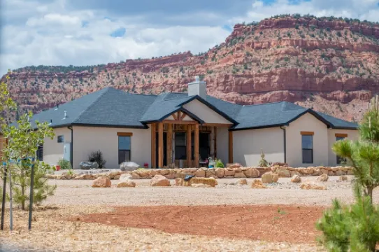 Kanab Getaway Red Mesa Ranch, Near Zion, Stunning Red Rock & Starry Night Views!