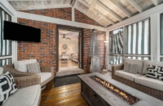 Beautiful 1920s Historic Home with Screened Porch‼️