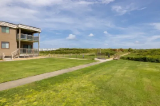 End Unit Oceanfront Condo 2 Min to Beach 1.5 if You Run That View Though!!!