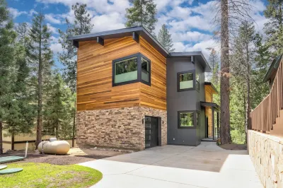 Modern Mountain House 1.7 miles from Yosemite South Entrance. Các khách sạn gần Mariposa Grove