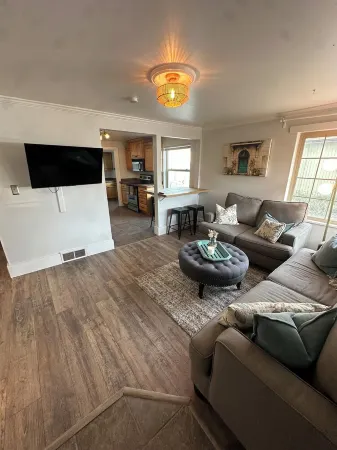 15 Minute walk to BYU!! Updated 2 Bed 1 Bath home with all you need. Отели рядом с достопримечательностью «Department of Electrical and Computer Engineering»