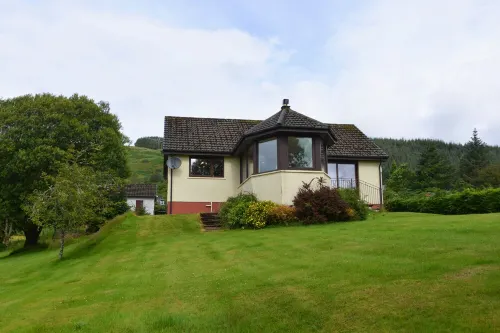 Maybank self catering sleeps 8, pets welcome.