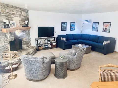 Wonderful 3 bdrm 3 bath condo w great views & tons to do! Brand new Central AC!