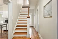 Luxurious Cape Cod in Emerywood - Minutes to Furniture Market & HP University