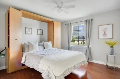 Cozy 3 Beds/Heated Pool/Fenced Yard/ Centered in Punta Gorda/close to everything Barter 4 New Business, INC附近的飯店