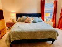 Marigold Inn ! Mid century renovated home! 1.2 mi from ND!!