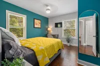 Stylish 3bd w/ backyard patio mins from Downtown! Hôtels à : Maywood