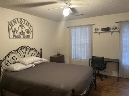 Comfy Condo Отели в г. Бристоль