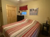 Charming ADK Retreat Walking Distance to Town and River ウェッブのホテル