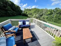 The best of Franklin! Beautiful listing on private acreage & minutes to downtown
