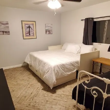 Quiet Cul-De-Sac 4 Bedroom Home with Pool & Hot tub