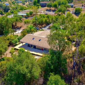 Newly remodeled midcentury modern house close to many attractions