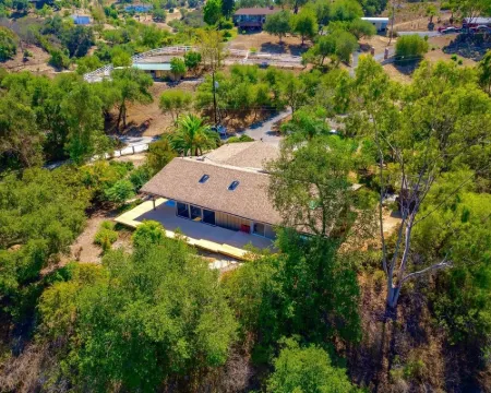 Newly remodeled midcentury modern house close to many attractions フォールブルックのホテル