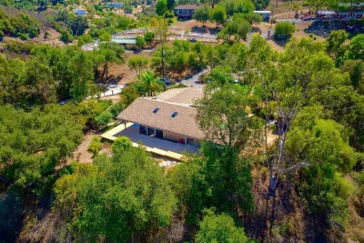 Newly remodeled midcentury modern house close to many attractions Hotels near Fallbrook Art Center
