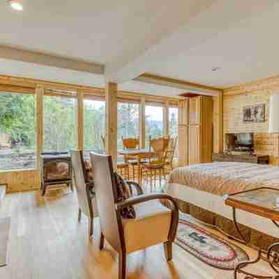 Cozy Blueberry Cottage Studio King Bed, Kitchenette, Rooms