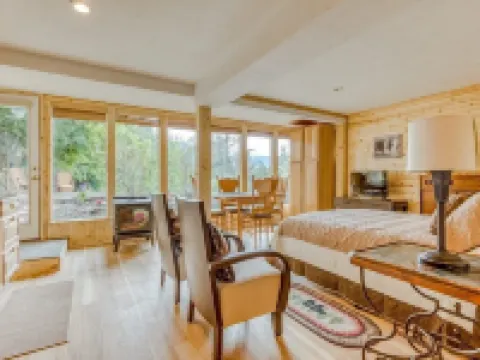 Cozy Blueberry Cottage Studio King Bed, Kitchenette, Hotels in Stevenson