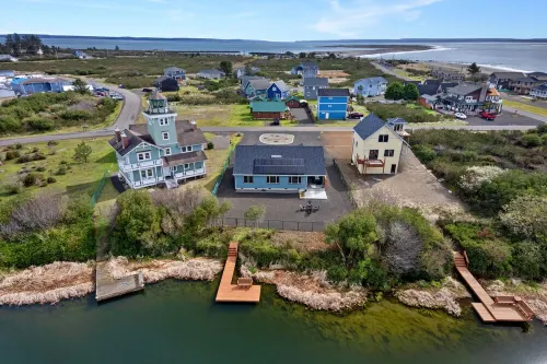 Cozy Cove - Hot Tub, Waterfront & Game room.