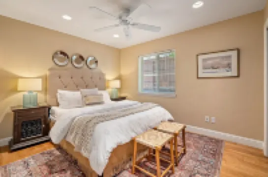 Luxury 2 blocks Downtown Square with a POOL, 2Bdrm, 2Bath Modern Large Bungalow