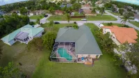 Private Heated Pool, Tropical Breezes from the Ocean, Only 10 Minutes to Beach! Hotel in zona Savannas Preserve State Park