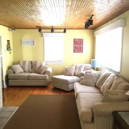 2 BR House Beach Haven Centrally located