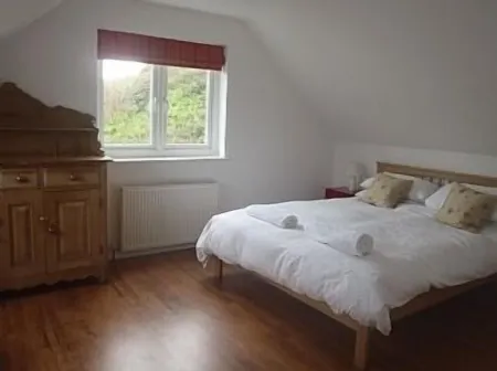 Contemporary Beach House with sea views and short walk to Blue Flag beach