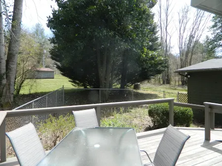 Primo location, Unique layout with lots of privacy, bring your pup!