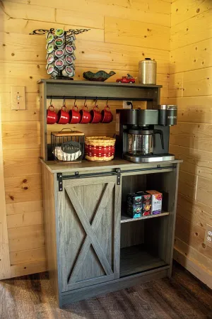 Cozy cabin, hot tub, high speed internet in the heart of the Shawnee