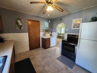 Cozy family friendly home nestled in the bluffs just steps from the Mississippi! Hotel di Mendon