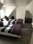 Located steps away to town park, hiking, popular & nationally recognized Main St