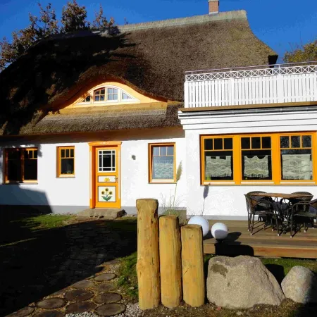 For a relaxing vacation under thatch in a quiet, central location in Wieck