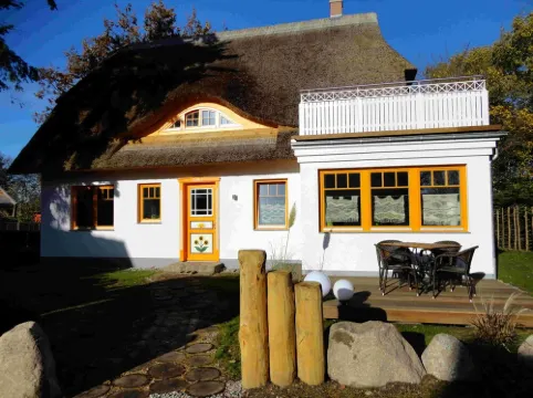 Vacations under the thatch quiet, retro-look apartment in the center of Wieck