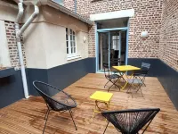 En Hypercentre, au Calme, Avec Cour Privative Aménagée, Appartement Rénové Hotels in Arras
