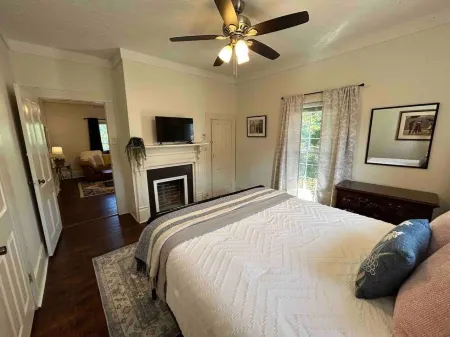 Down by the River Stay in Downtown Rome Ga Отели в г. Флойд