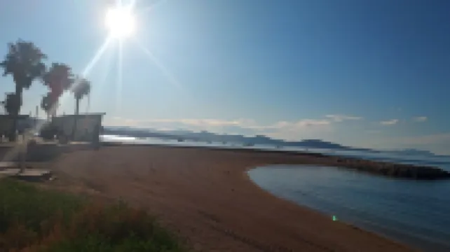 T2 APARTMENT WITH TERRACE SEA VIEW, CLOSED GARAGE, CLOSE TO THE CALANQUES