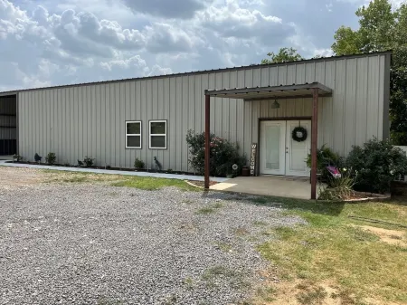 The Rustic Udder-3 Queen 2 Twin/1 bath 15 min to Choctaw Casino