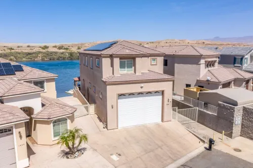 Waterfront Luxury with Private Boat Dock, Elevator, Jaccuzzi