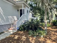 Totally remodeled 3bd-3ba beach Villa! Just 0.4 to the sand!