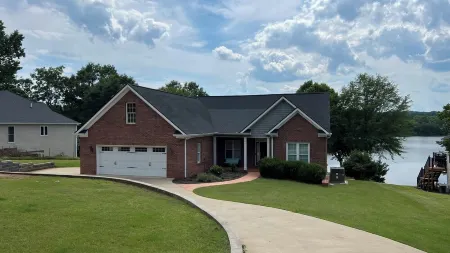 Peaceful Lake House with 2 Master Suites Only 15min from Fountain Inn or Laurens