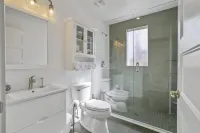 Island Luxury and Location! Walk to downtown...Nights of Lights