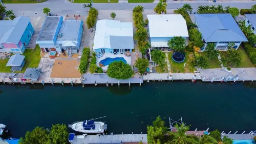 Dolphin Retreat-3 bedroom 2 Bath Marathon Home w Private Pool & 60 foot Dock