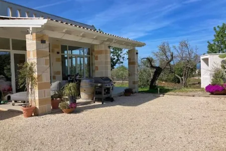 Villa im Grünen mit Meerblick 6min Strand & Stadt