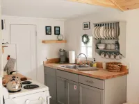 MaineStay Cottage #5 With Fireplace & Fully Stocked Kitchen in Hampden/Bangor 漢普登酒店